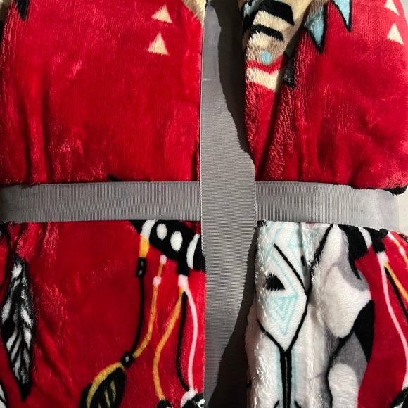 Red Soft Flannel Blanket - Picture 2 of 2